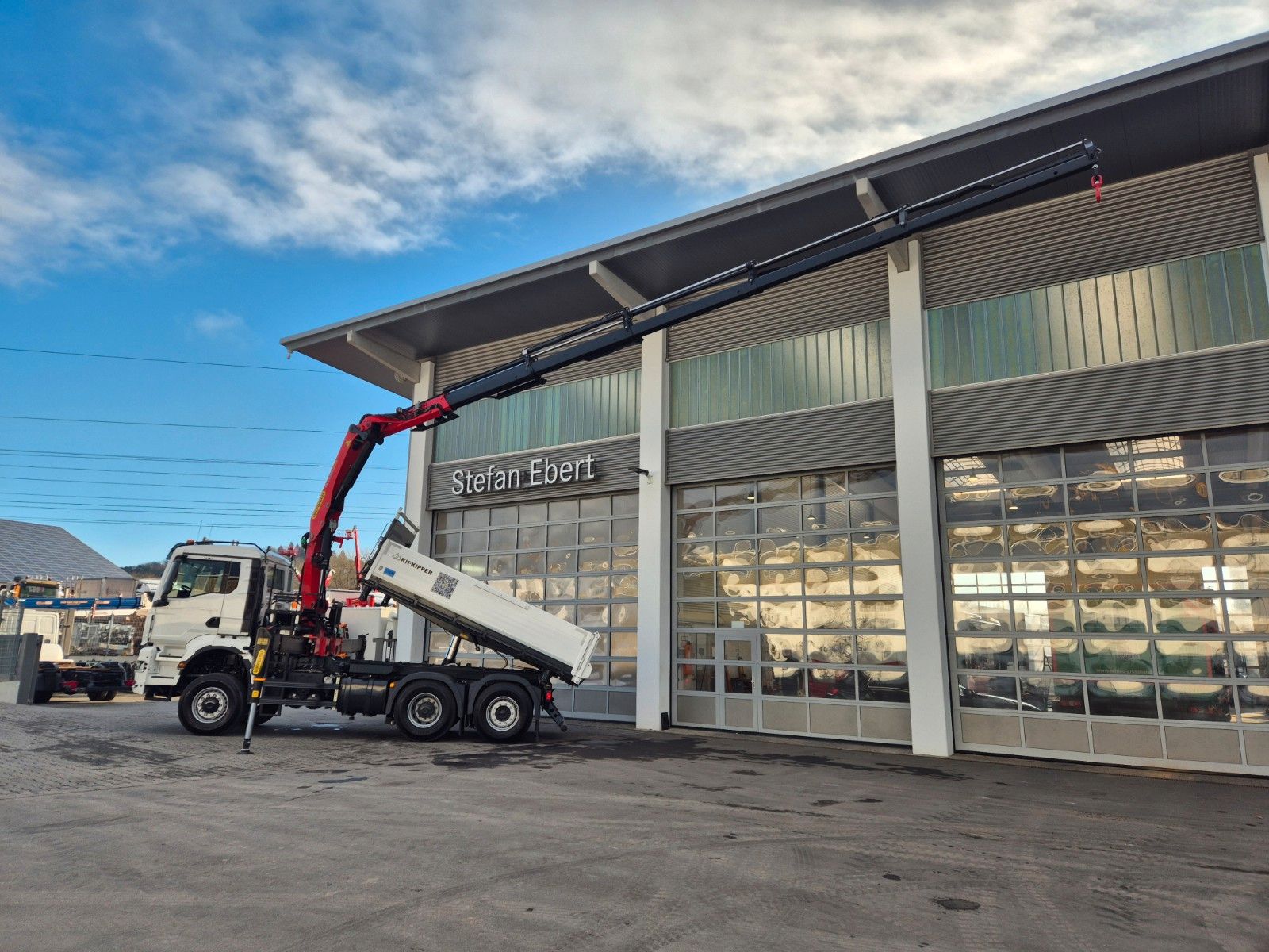 Fahrzeugabbildung MAN TGS 28.510 6x4-4 BL Palfinger PK24.001 Funk AHK