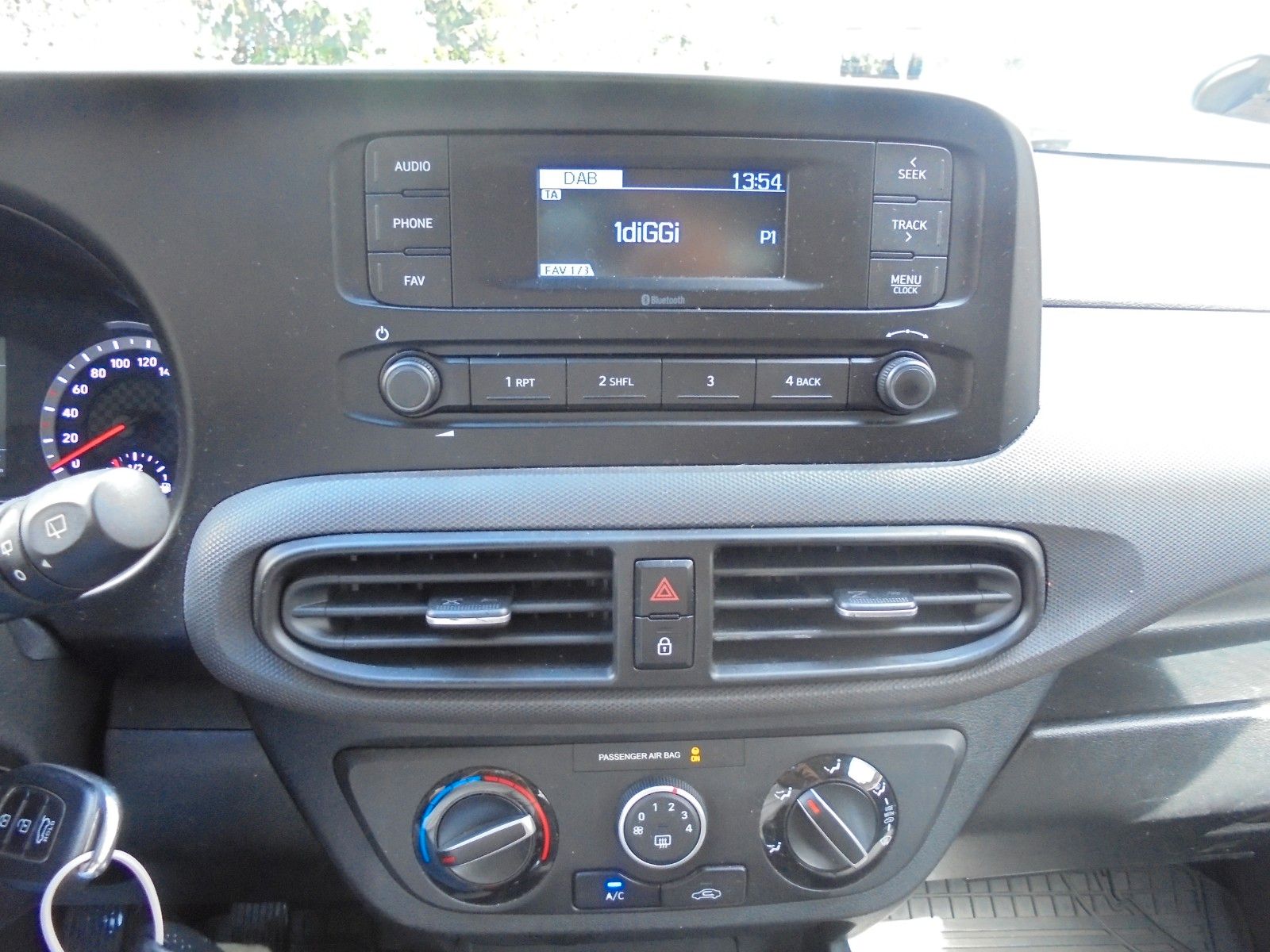 Fahrzeugabbildung Hyundai i10 Select/Tüv & Service Neu/Klima/Shz/1.Hand