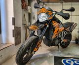 KTM 950 SM, Akrapovic,TÜV, Reifen NEU - KTM 950