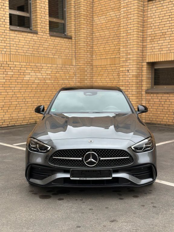 Mercedes-Benz Mercedes C180 im Neuzustand mit Panoramadach