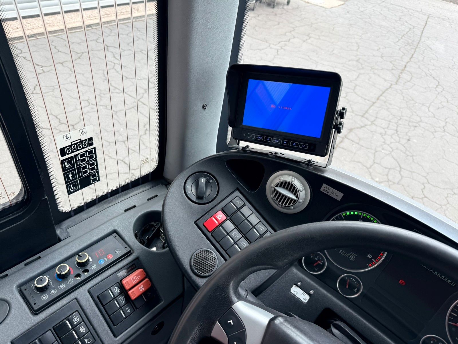 MAN  2015 - Image 16 of 28