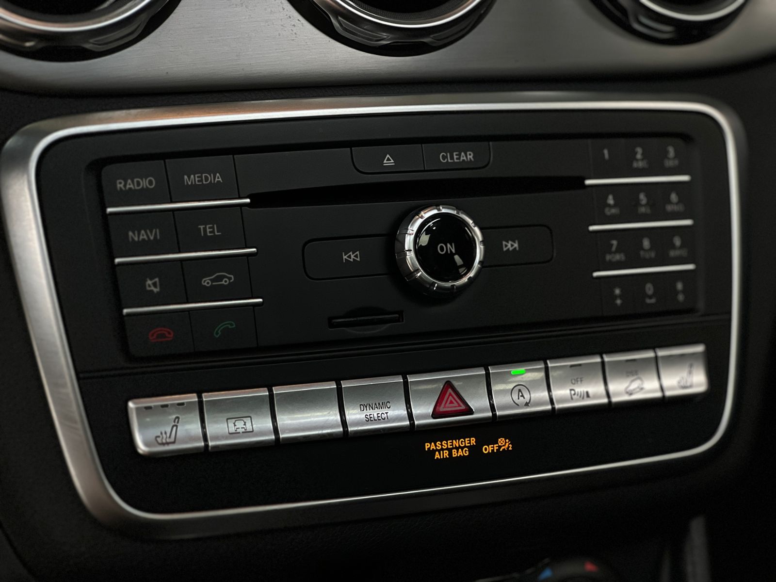 Fahrzeugabbildung Mercedes-Benz GLA 250 AMG 4Matic LED PANO KLIMA