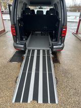 Volkswagen Caddy 2,0TDI  DSG Highline mit Rollstuhl Rampe - VW Caddy von privat