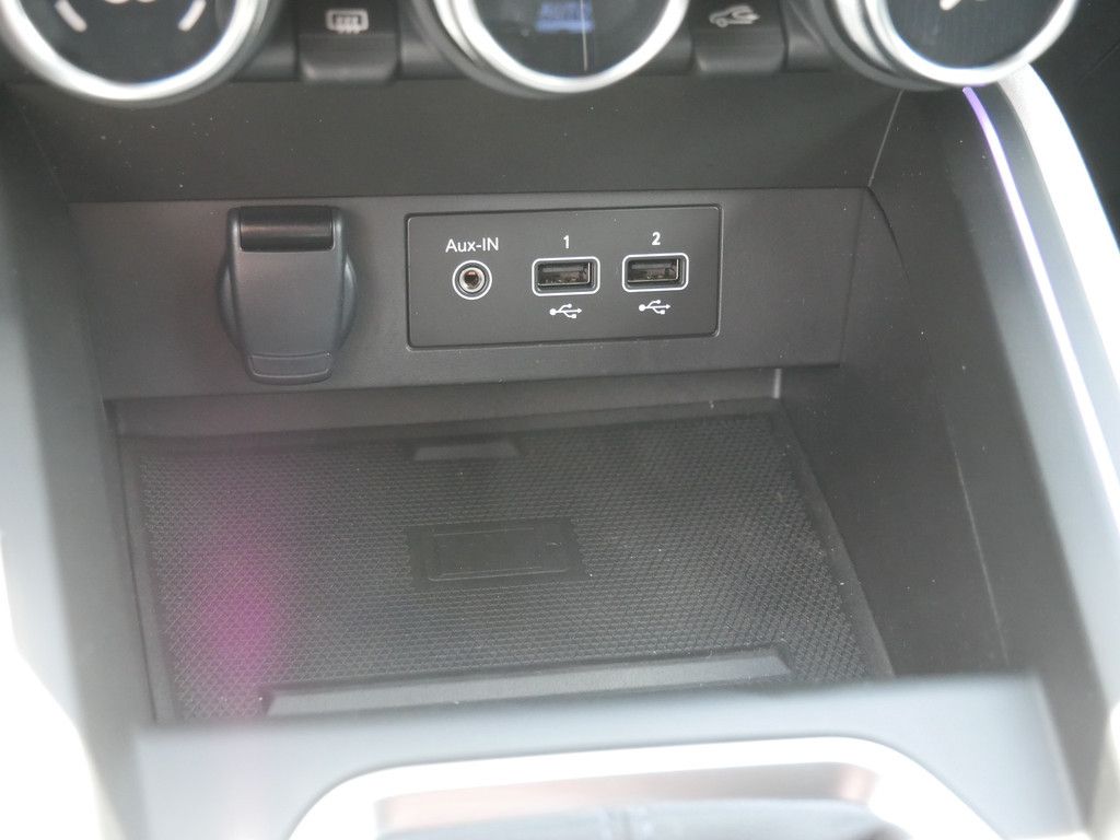 Fahrzeugabbildung Renault Clio Techno TCe 90 KLIMA PDC SHZ KAMERA NAVI LED