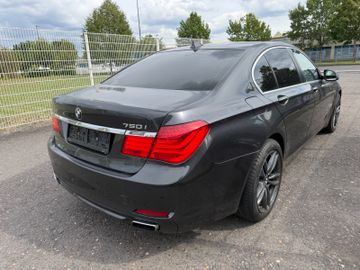 BMW 750 - 5