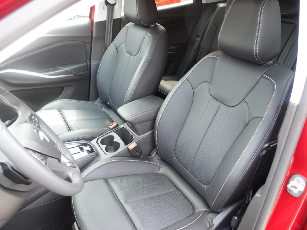 Fahrzeugabbildung Opel Grandland 1,2 Ultimate Automatik