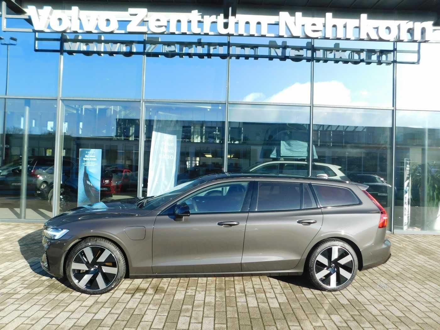 Fahrzeugabbildung Volvo V60 T6 Recharge AWD Ultra Dark