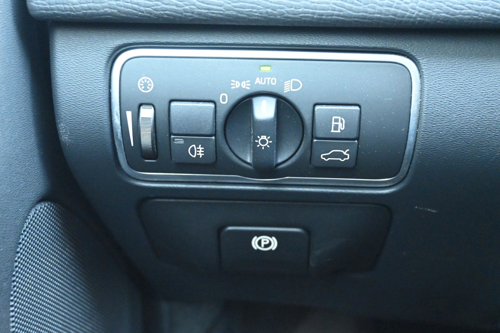 Fahrzeugabbildung Volvo XC60 D4 FWD Autom. Summum*STDHZG*RFK*