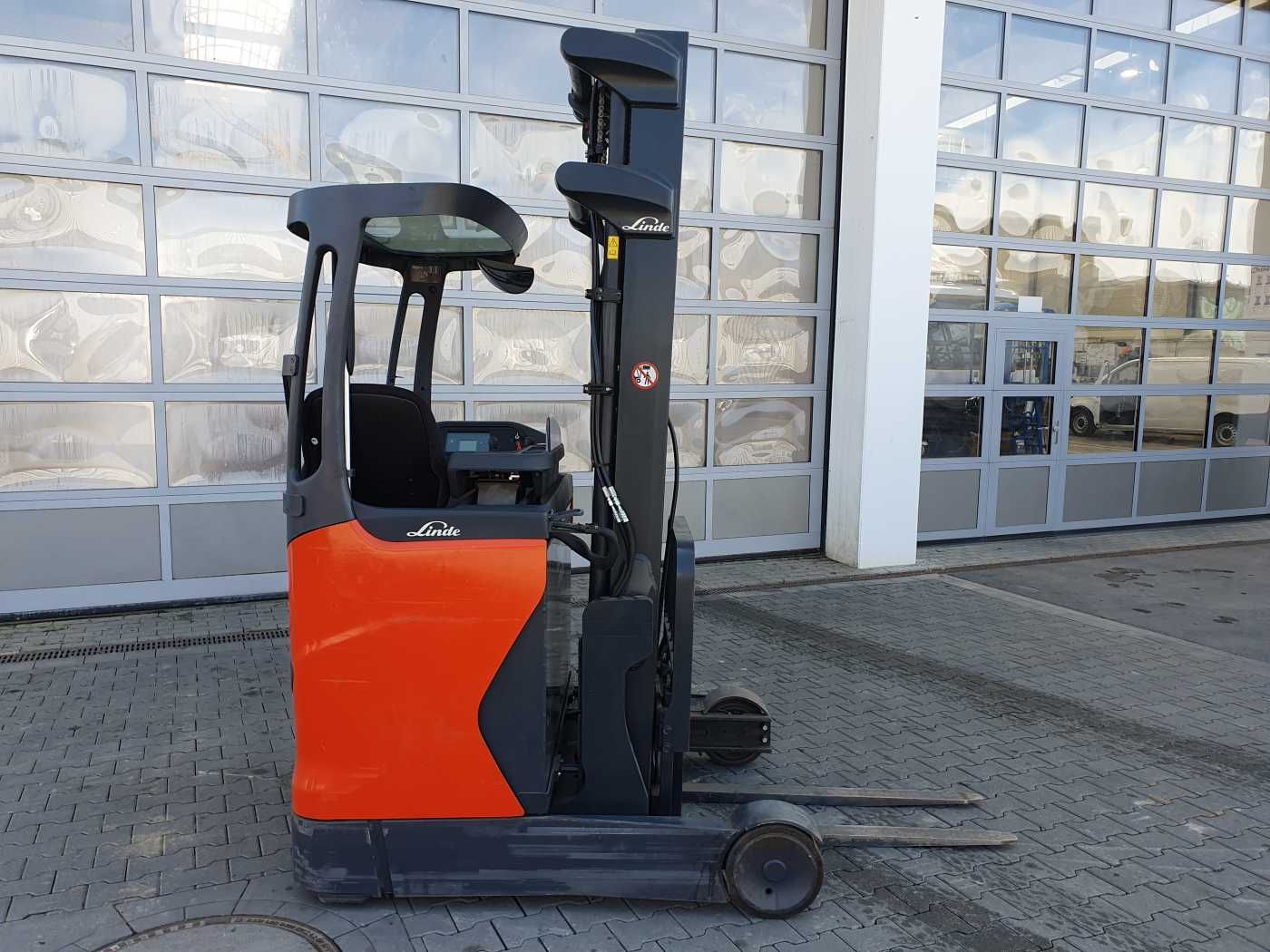 Fahrzeugabbildung Linde R12B-01 / nur 2.394h! / Hubhöhe: 6m / 2015