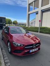 Mercedes-Benz CLA 200 Shooting Brake AMG Line - rote Mercedes-Benz CLA 200 Shooting Brake