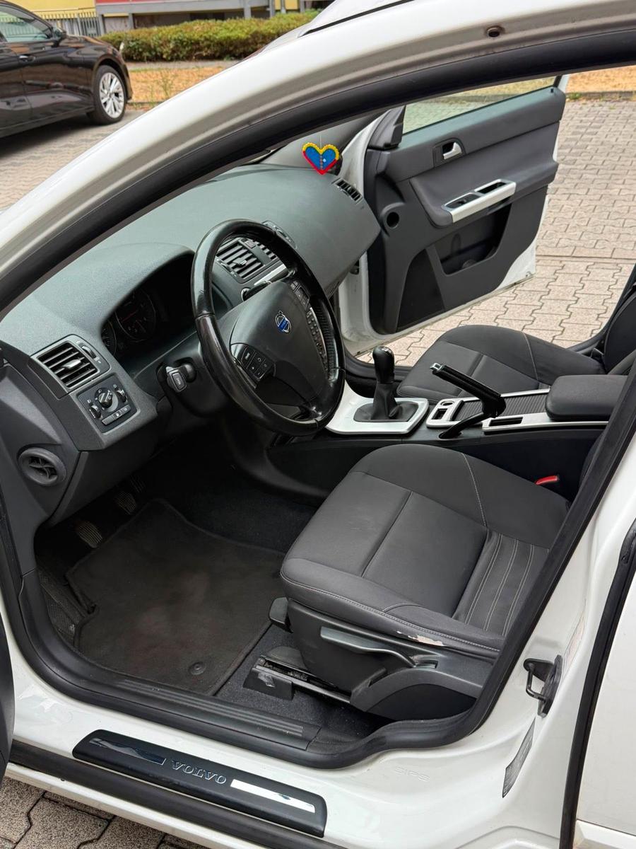 Volvo V50 2011 — photo 9