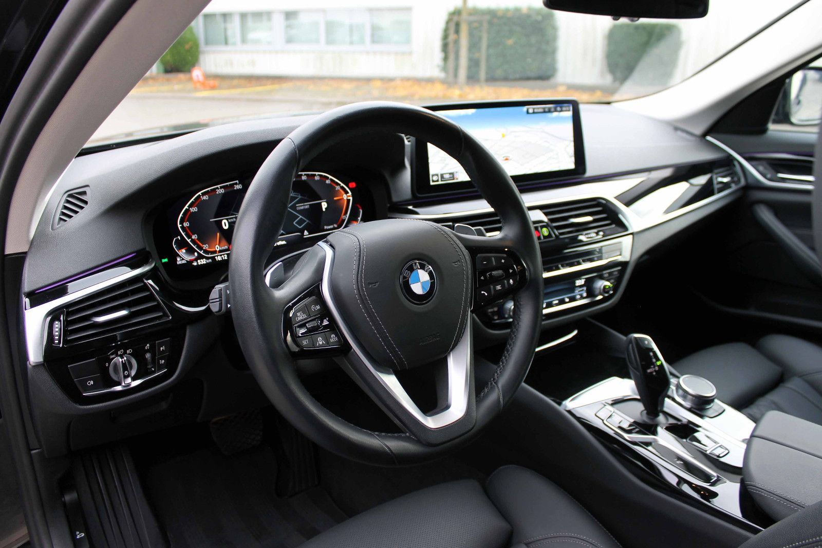 Fahrzeugabbildung BMW 530d xDrive Touring ACC LED HUD KAM BT NAV AMBI