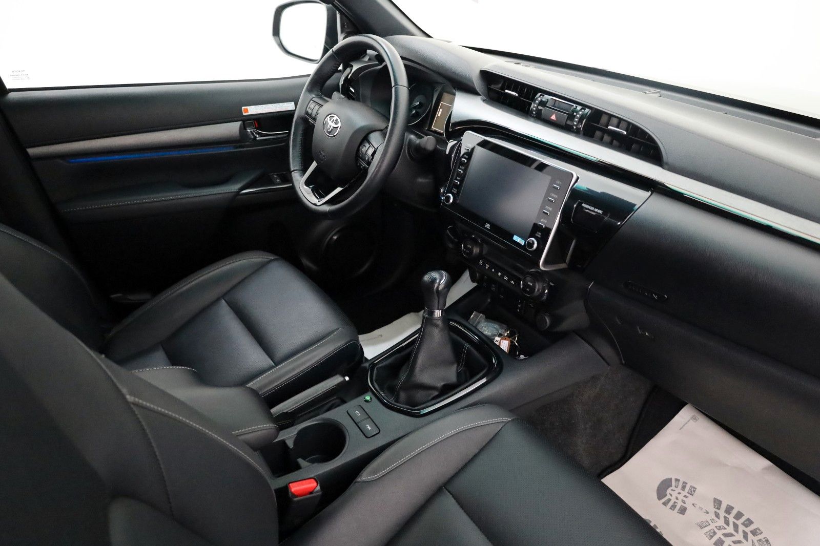 Fahrzeugabbildung Toyota Hilux 2.8 D-4D 4x4 Invincible,DOKA,Leder,ACC,AHK