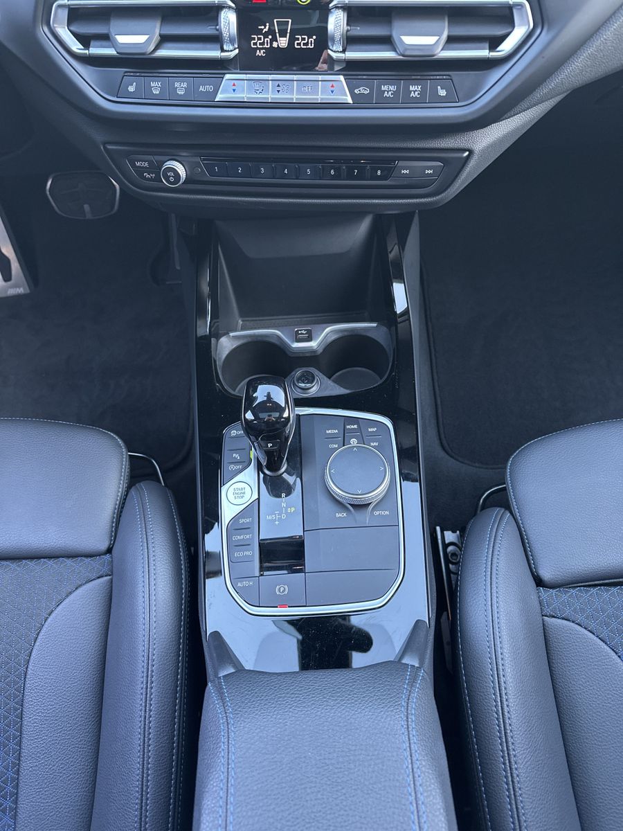 Fahrzeugabbildung BMW 120i 5-Türer M-Sport Aut. NAV+LED+PANO+18ZO+HIFI