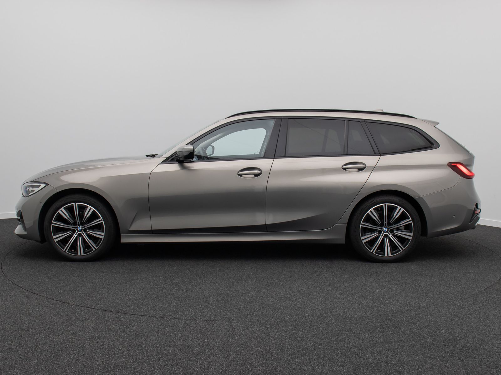 Fahrzeugabbildung BMW 320d xD Sport Line H/K DAB AHK Kamera 18Zoll