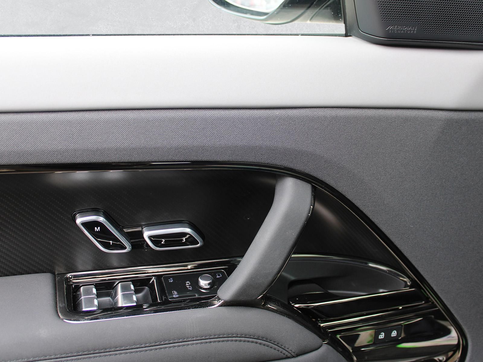 Fahrzeugabbildung Land Rover Range Rover Sport P635 SV Edition One