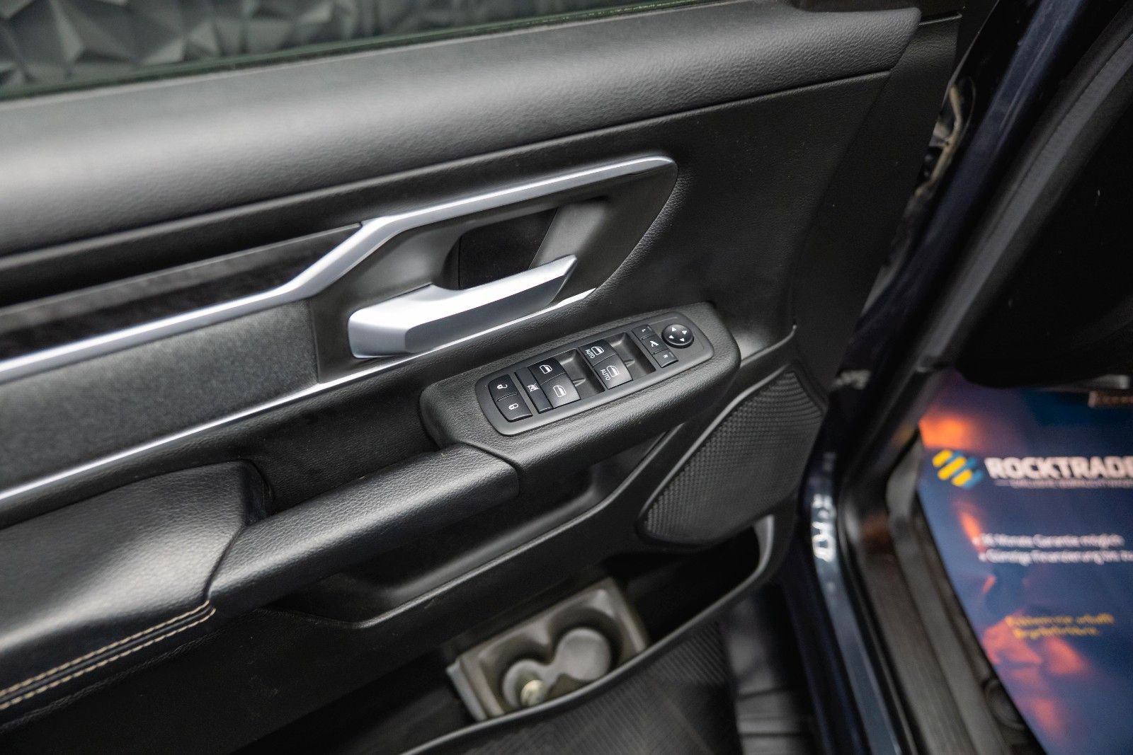 Fahrzeugabbildung Dodge RAM 5.7 V8 HEMI 4x4 OFFROAD Night Limited 19%