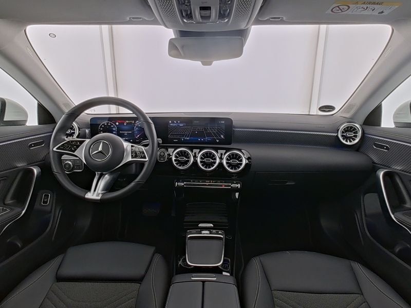Fahrzeugabbildung Mercedes-Benz CLA 180 Progressive*Pano*Distron*360°*LED*CarPl*