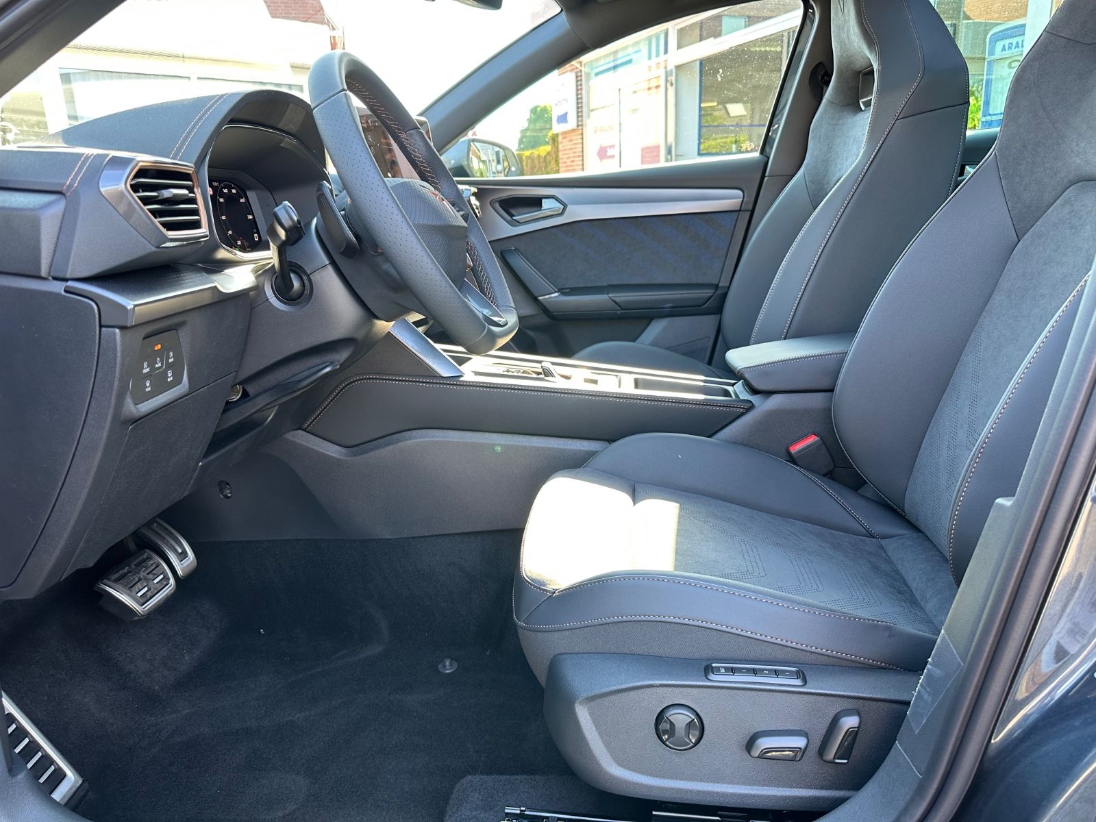 Fahrzeugabbildung CUPRA Leon ST 2.0 TSI 4Drive VZ Pano/AHK/Navi/ACC