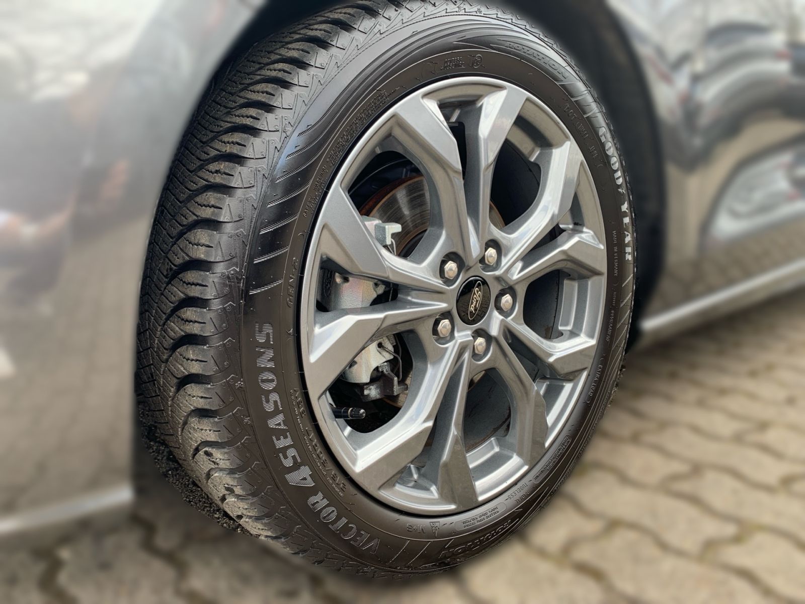 Fahrzeugabbildung Ford Focus 1.0 AT EcoBoost Mild-Hybrid ST-Line S/S Na