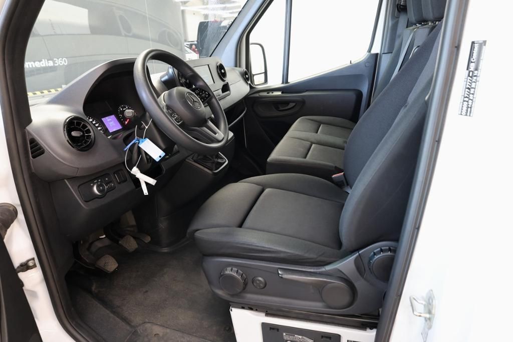 Fahrzeugabbildung Mercedes-Benz Sprinter 315 CDI Pritsche 3665 AHK,KLIMA,7-Sitze