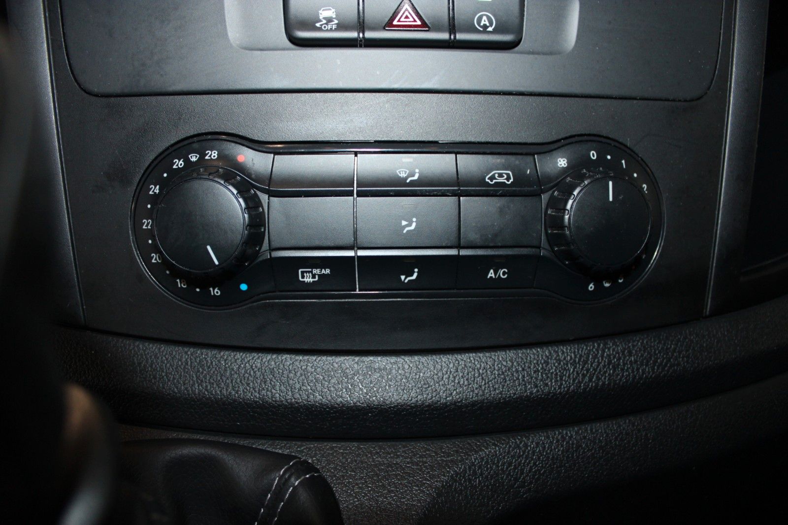 Fahrzeugabbildung Mercedes-Benz Vito MIXTO LANG 5-Si Klima STDHZ NAVI AHK CAM