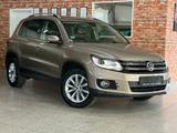 Volkswagen Tiguan Sport & Style 4Motion-Leder-DSG-Navi-AHK - mit Benzin-Antrieb: Beige, Vollleder, Scheckheftgepflegt, Geländewagen