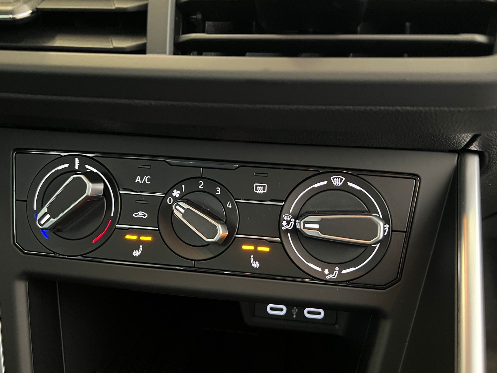 Fahrzeugabbildung Volkswagen Polo Life 1.0 TSI *LED, App Connect, PDC, Kamera