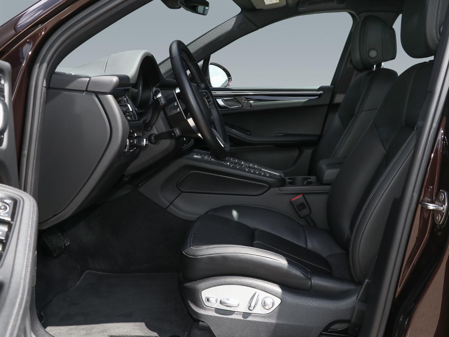 Porsche Macan S Luftfederung PASM Rückfahrkamera