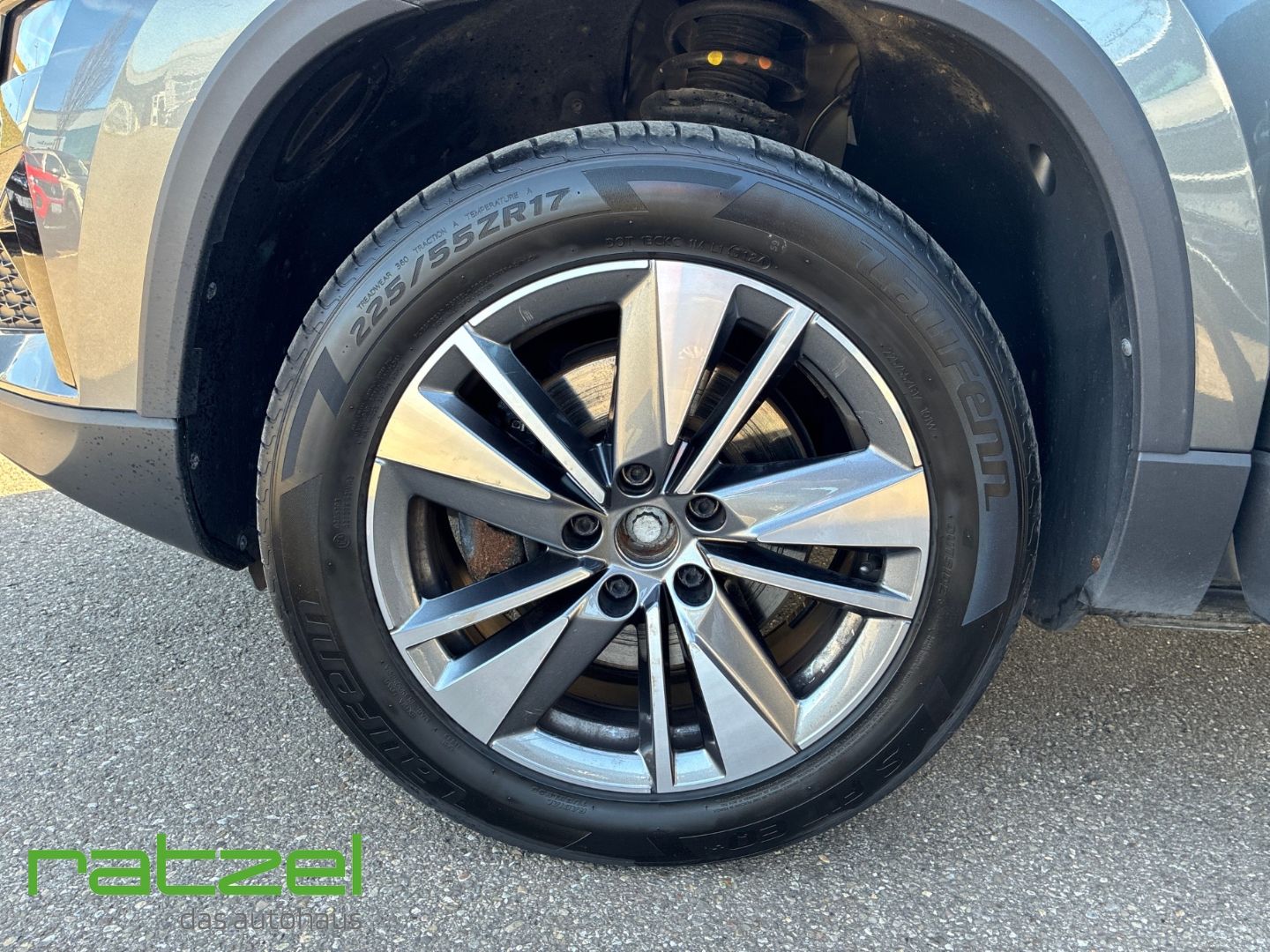 Fahrzeugabbildung SKODA Karoq Tour 4x4 Ambition TDI 2.0 ALLRAD AHK LED N
