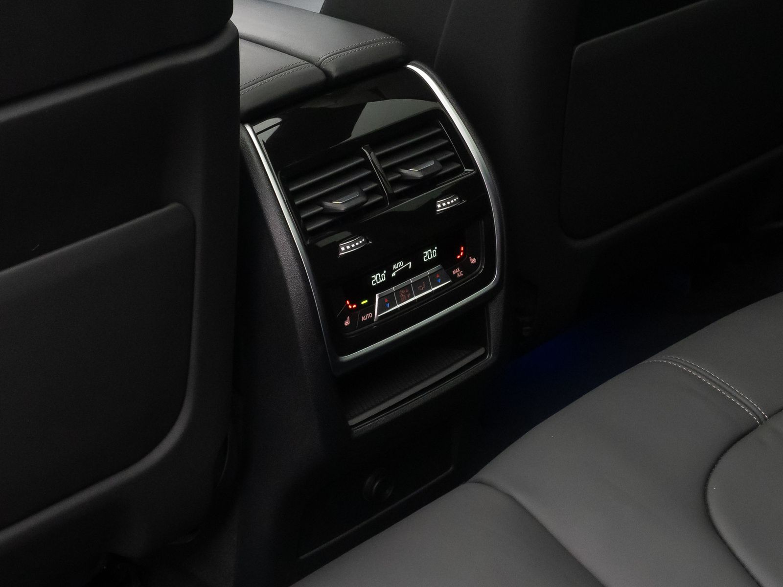 Fahrzeugabbildung BMW X5 xD30d M Sport 360&deg;HUD Panorama Individual 21"