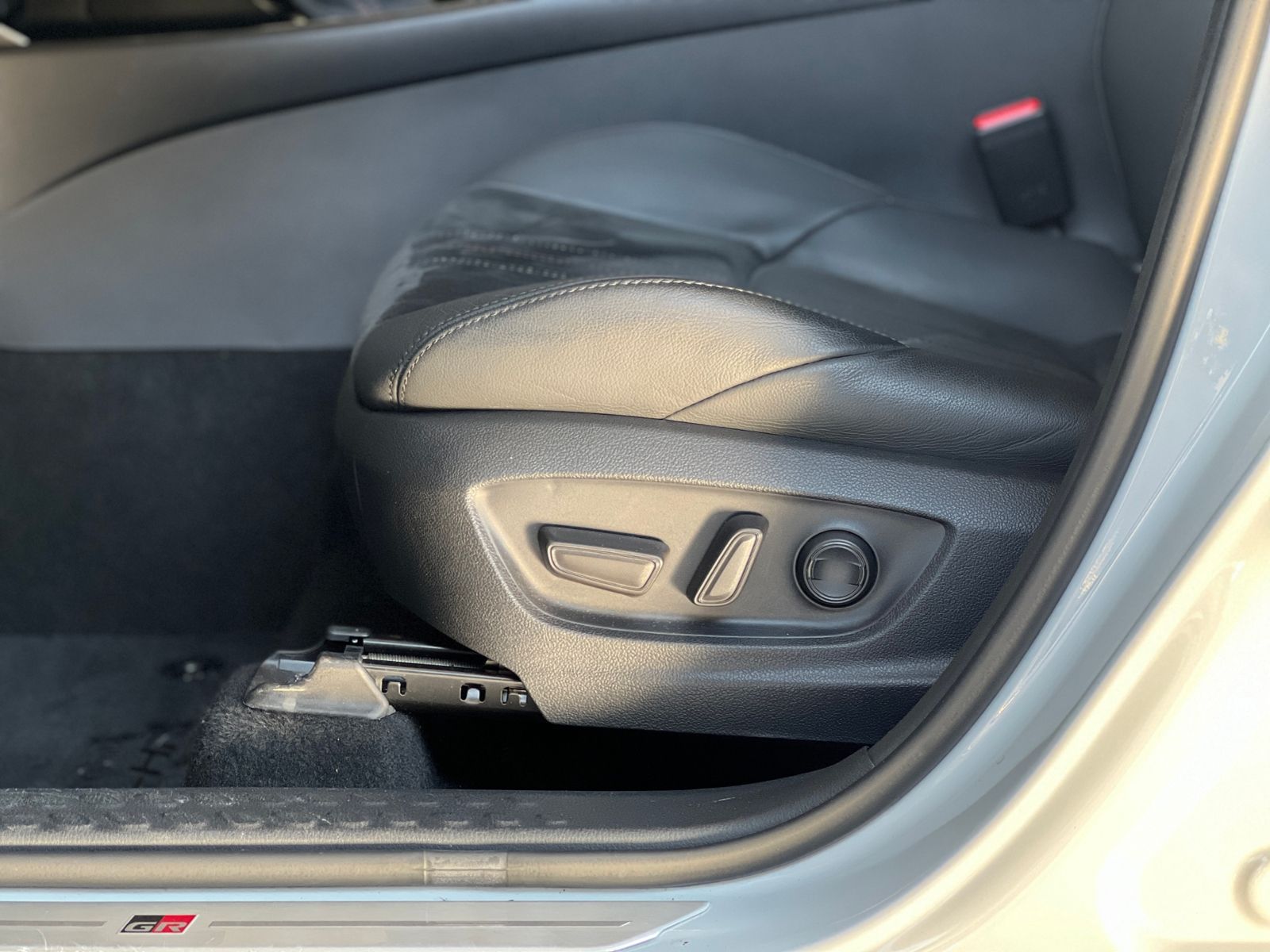 Fahrzeugabbildung Toyota C-HR Hybrid GR Sport AHK LED NAV SHZ ALU