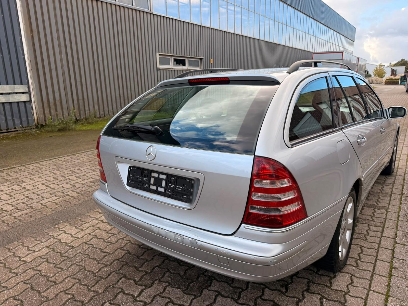 Mercedes-Benz C200 2006 — photo 17