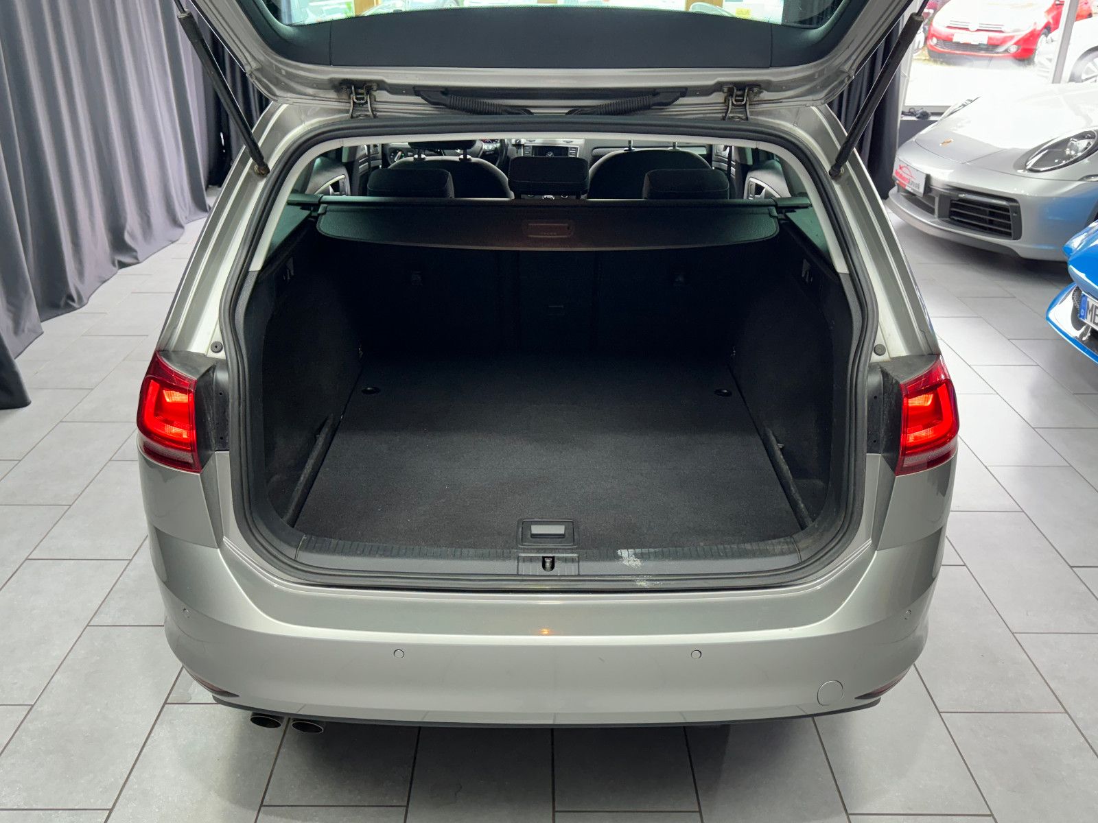 Fahrzeugabbildung Volkswagen Golf VII 2.0 TDI Variant Lounge BMT*TÜV 05/25*