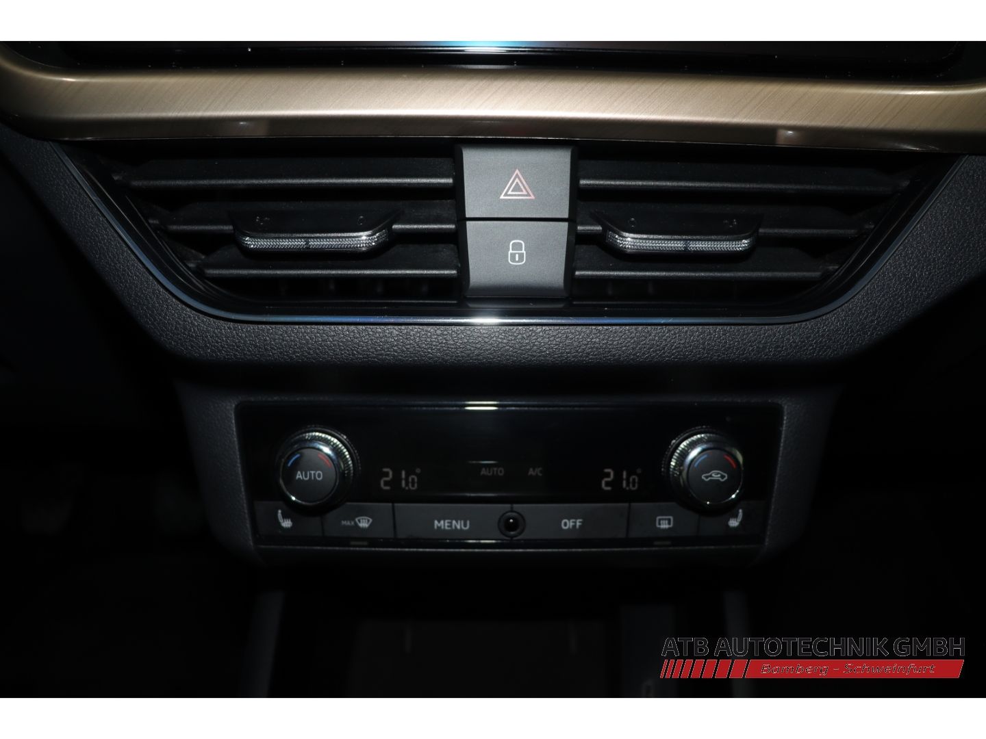 Fahrzeugabbildung SKODA Kamiq 1.0l TSI Style AHK-klappbar Navi  LED