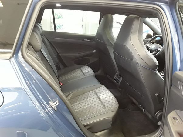 Golf VIII Variant 2.0 TDI DSG R-LINE IQLIGHT+AHK