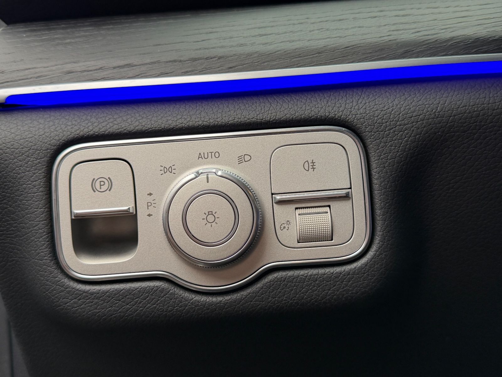 Fahrzeugabbildung Mercedes-Benz GLE 300d 4Matic*BURMESTER*MUTLIBEAM*AHK*WIDESCRE