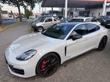 Porsche Panamera GTS - Porsche Panamera: Coupe