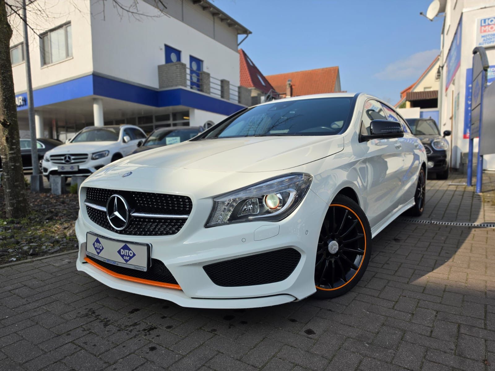 MERCEDES-BENZ CLA 200 Shooting Brake ORANGE ART EDITION/AMG