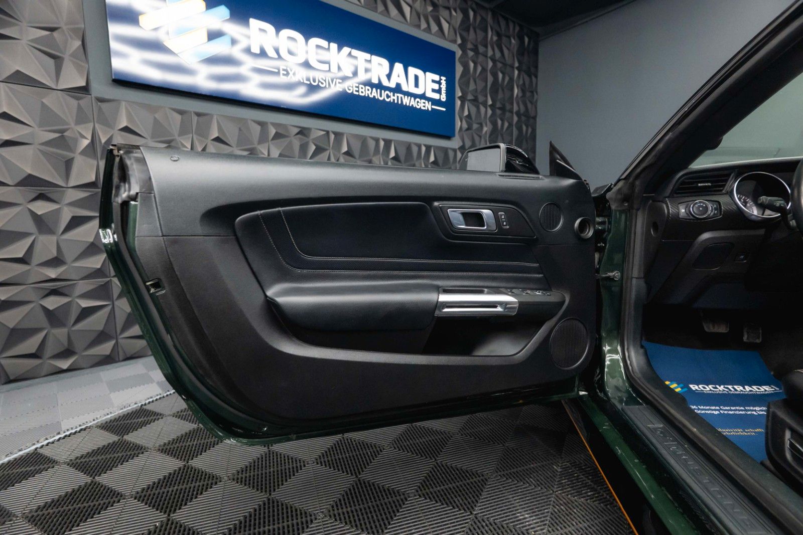 Fahrzeugabbildung Ford Mustang Cabrio DARK HORSE RockTrade Edition 19%