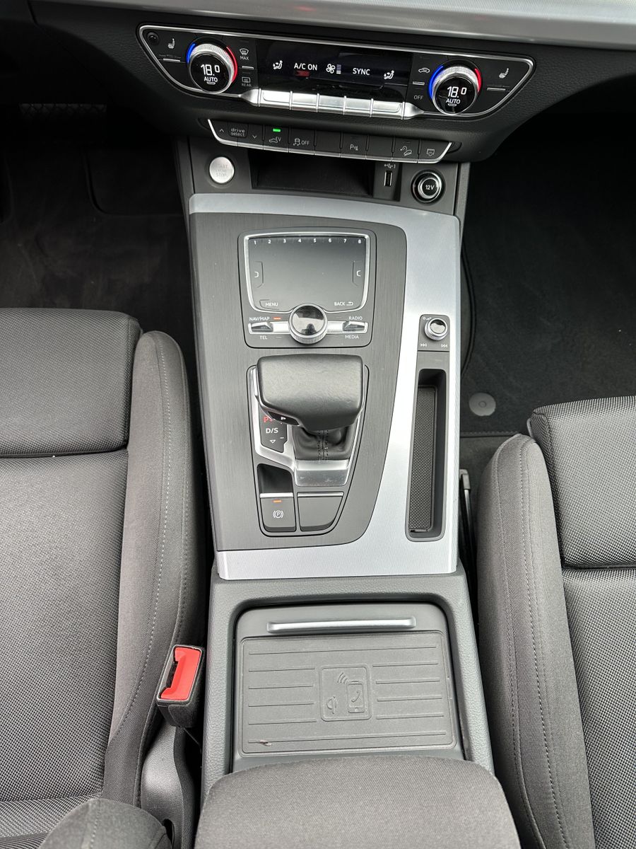 Fahrzeugabbildung Audi Q5 50 TFSI e Qu S-Line NAV+LED+AHK+ACC+KAM+VCOCK