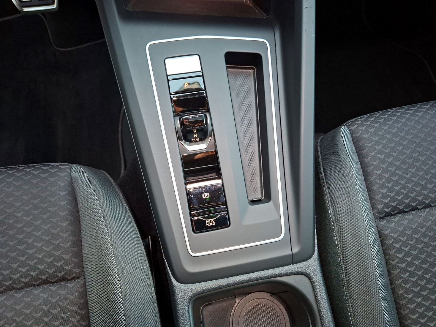 Golf VIII 1.5 eTSI DSG Active *Pano*Garantie*