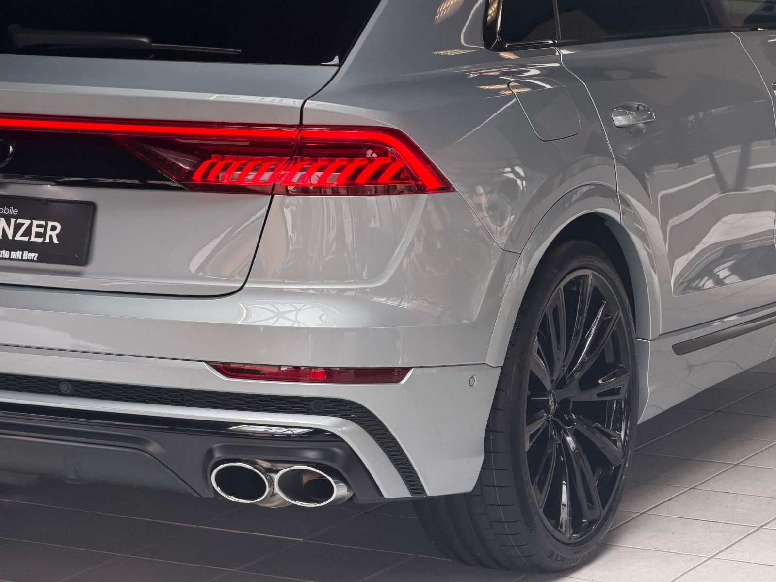 Fahrzeugabbildung Audi SQ8 4.0 TFSI quattro/EXCLUSIVE/ALCANTARA/BLACK