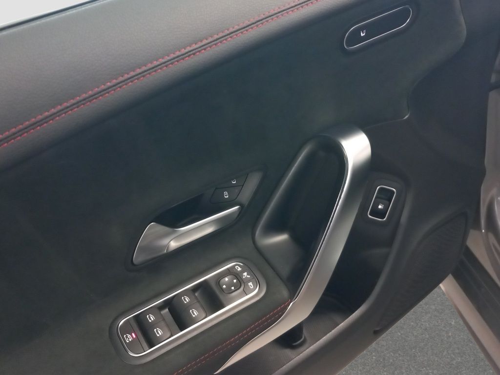 Fahrzeugabbildung Mercedes-Benz CLA 250 e Shooting Brake AMG Line*Pano-Dach*LED
