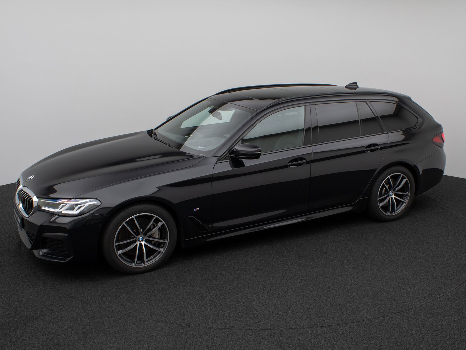 Fahrzeugabbildung BMW 530d xD M Sport Panoram Kamera Laser HUD DAB H/K