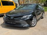 Toyota Camry 2.5 HYBRID - gebrauchte Toyota Camry aus dem Jahr 2020