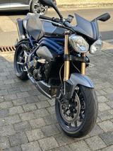 Triumph Speed Triple 1050 R - Triumph Speed Triple S