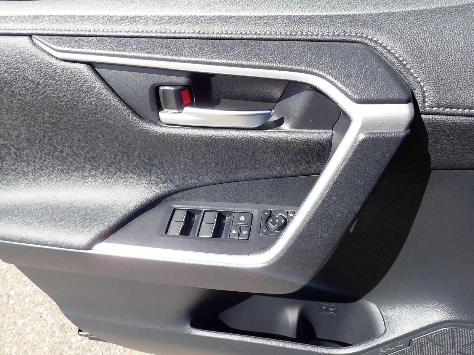 Fahrzeugabbildung Toyota RAV 4 2.5 Hybrid 4x2 Team Deutschland AHK