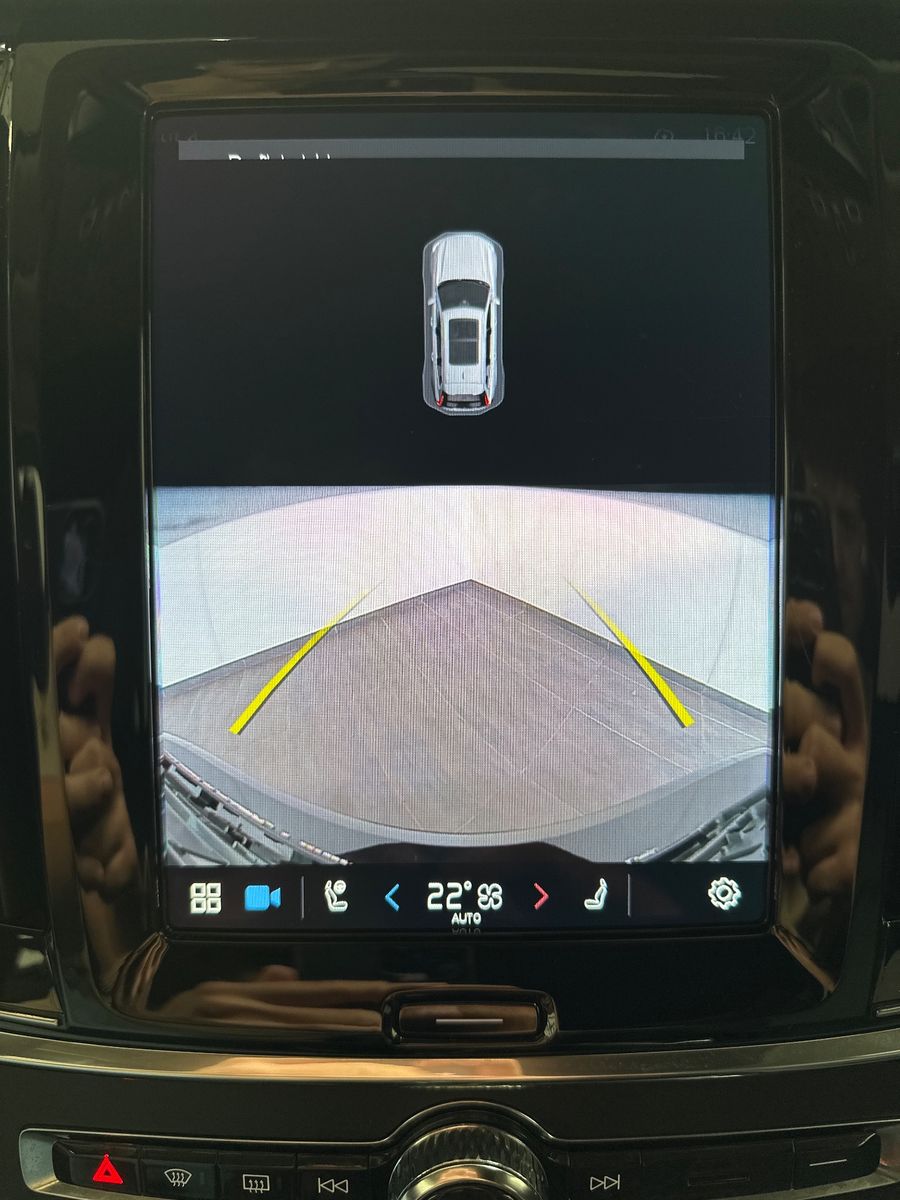 Fahrzeugabbildung Volvo V90 T8 Ultimate Dark NAV+LED+PANO+ACC+AHK+H&K+VC