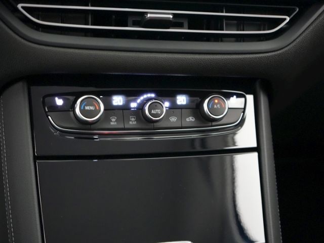 Grandland GSe PHEV 4X4 AT+AHK+LED+NAVI+360 GRAD 